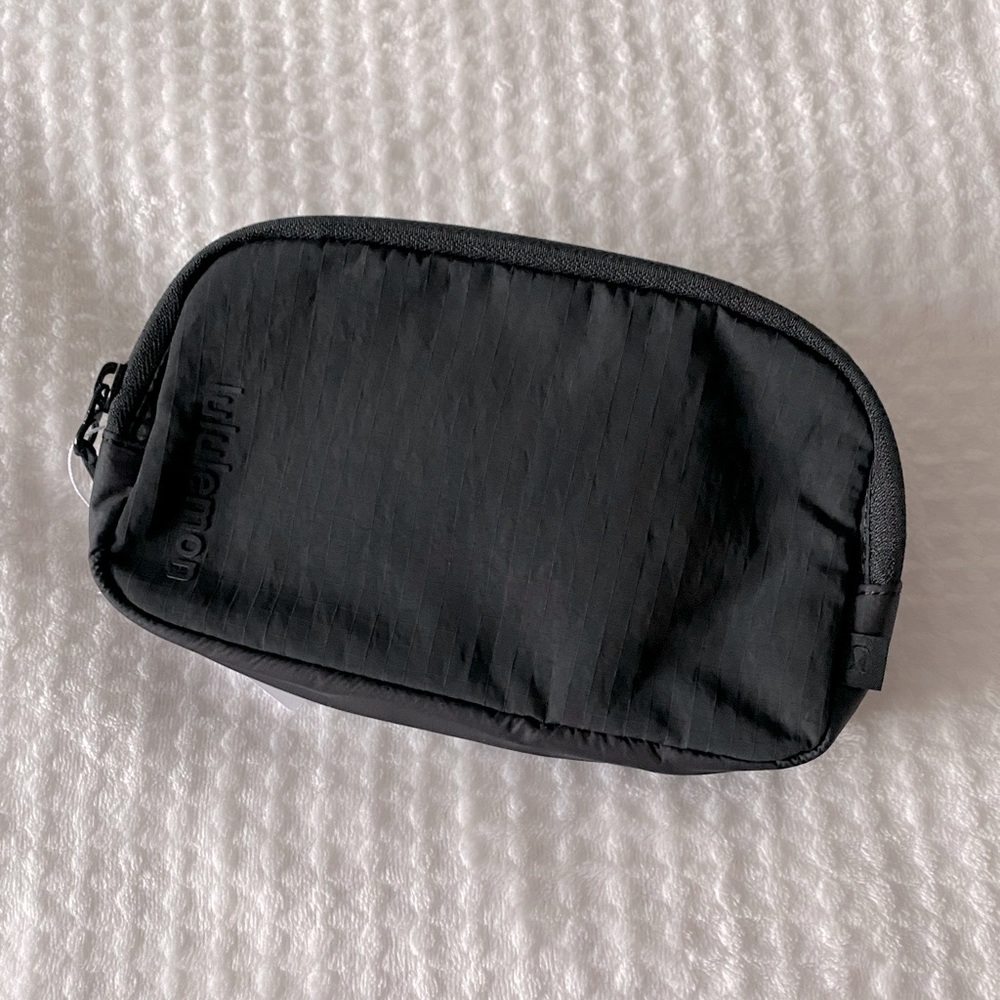 Lululemon Mini Belt Bag - Picture 4 of 11